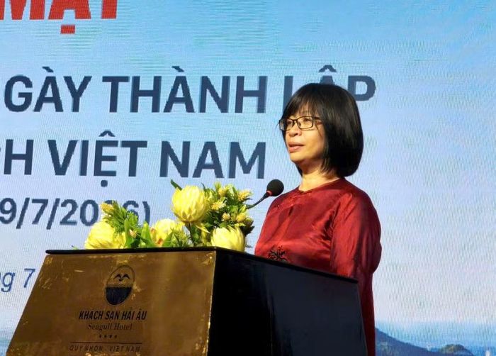 Phó Chủ tịch UBND tỉnh Nguyễn Thị Thanh Lịch ghi nhận, biểu dương những kết quả mà ngành du lịch đã đạt được.