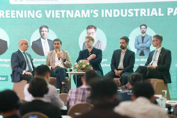 Các chuyên gia trao đổi về giải pháp thúc đẩy chuyển đổi xanh, phát triển năng lượng tái tạo trong khu công nghiệp