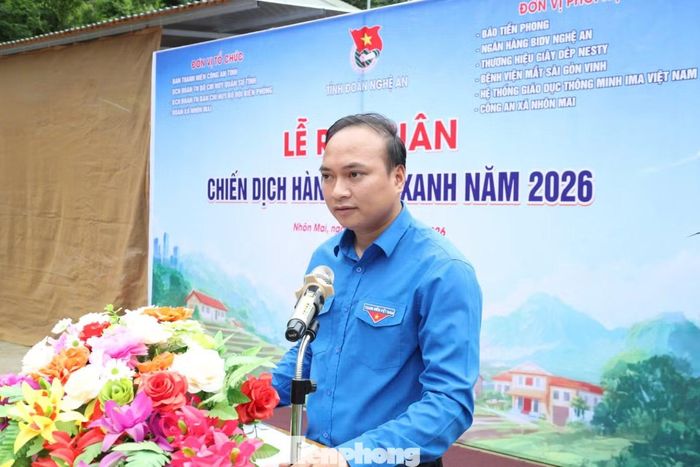  Phát biểu tại lễ ra quân, anh Lê Đức Sỹ - Phó Bí thư Tỉnh Đoàn Nghệ An đề nghị các cấp bộ Đoàn và tuổi trẻ lực lượng vũ trang phát huy tinh thần đoàn kết, trách nhiệm, triển khai hiệu quả các hoạt động tình nguyện gắn với nhu cầu thực tiễn của người dân; đẩy mạnh tuyên truyền pháp luật, chuyển đổi số, chăm sóc sức khỏe, bảo vệ môi trường, xây dựng nông thôn mới và phối hợp thực hiện các công trình, phần việc thanh niên phù hợp với nhiệm vụ của từng đơn vị. 