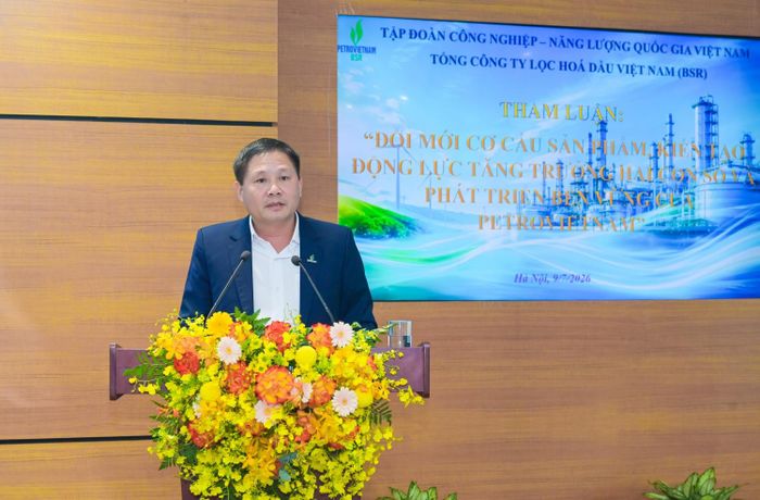 Đồng chí Bùi Ngọc Dương - Chủ tịch HĐQT BSR trình bày tham luận "Đổi mới cơ cấu sản phẩm, kiến tạo động lực tăng trưởng hai con số và phát triển bền vững của Petrovietnam"