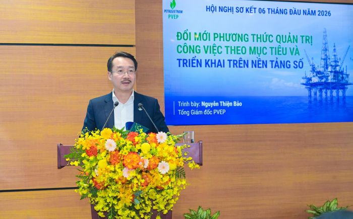 Đồng chí Nguyễn Thiện Bảo - Tổng Giám đốc PVEP trình bày tham luận "Đổi mới phương thức quản trị công việc theo mục tiêu và triển khai trên nền tảng số"