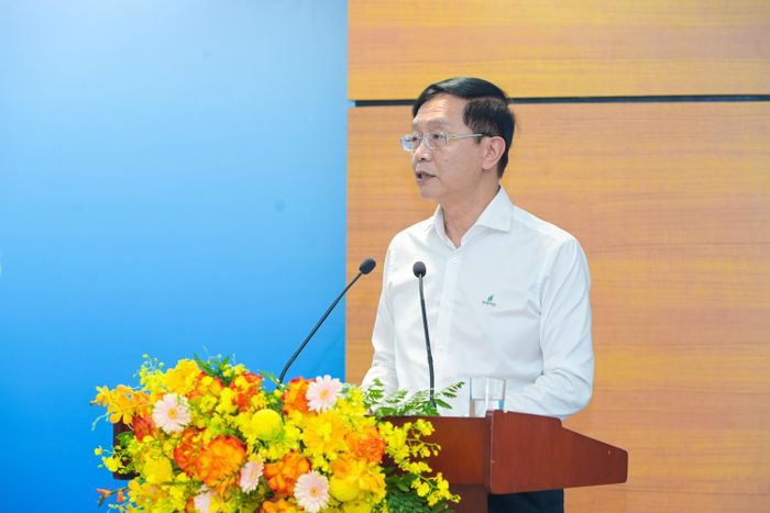 Đồng chí Trần Quang Dũng - Phó Bí thư thường trực Đảng ủy Petrovietnam trình bày Báo cáo công tác xây dựng Đảng