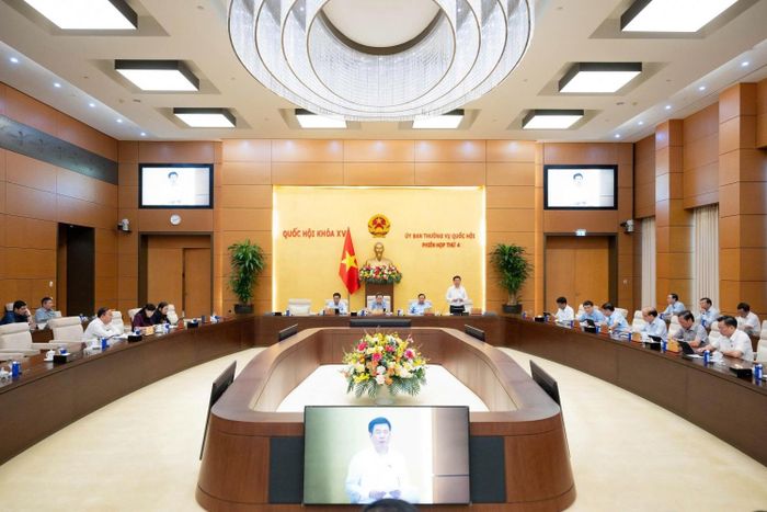Quang cảnh phiên họp