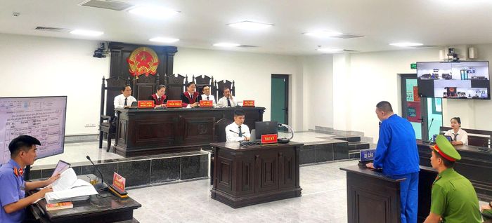 Quang cảnh phiên xét xử.