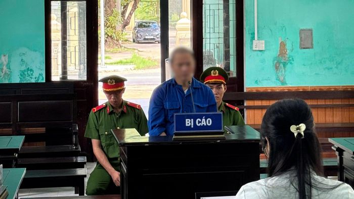 Xét xử bị cáo Hồ Văn Phương Tâm bẻ gãy bảo vật quốc gia "Ngai vua triều Nguyễn".