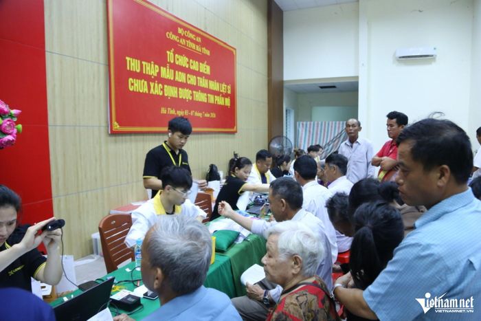 Công an tỉnh Hà Tĩnh đang tổ chức thu nhận hơn 16.300 mẫu sinh phẩm ADN.