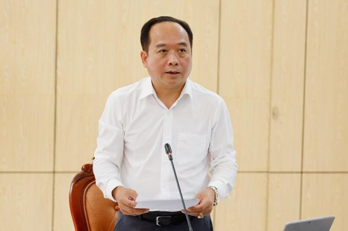 Phó Chủ tịch UBND tỉnh Điện Biện Nguyễn Minh Phú phát biểu tại điểm cầu Điện Biên trong khuôn khổ hội nghị thúc đẩy Chương trình MTQG xây dựng nông thôn mới, giảm nghèo bền vững và phát triển kinh tế - xã hội vùng đồng bào DTTS và miền núi giai đoạn 2026-2030 chiều ngày 6/7/2026.