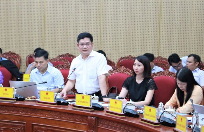 Lãnh đạo Sở Tài chính tỉnh Quảng Ngãi nêu một số vướng mắc trong quá trình thực hiện Chương trình MTQG trên địa bàn tỉnh. Ảnh: Ngọc Chí