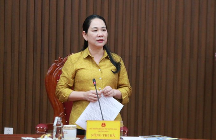 Thứ trưởng Bộ Dân tộc và Tôn giáo Nông Thị Hà phát biểu tại buổi làm việc với UBND tỉnh Quảng Ngãi. Ảnh: Ngọc Chí