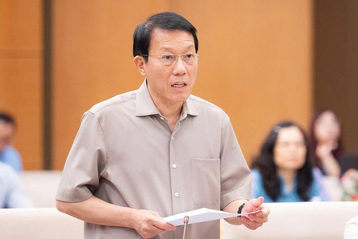 Đại tướng Lương Tam Quang, Bộ trưởng Công an trình bày tờ trình dự thảo. Ảnh: QH