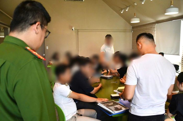 Hệ thống vận hành theo mô hình đa cấp, chủ yếu nhằm vào người trẻ, sinh viên. Ảnh: Công an Đà Nẵng.