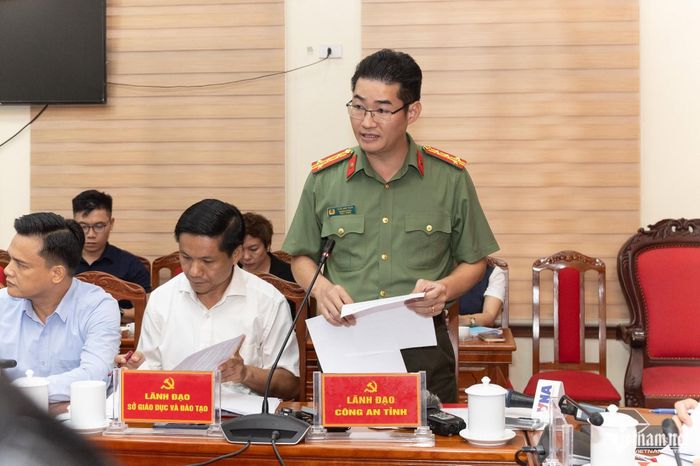 Đại tá Trần Anh Tuấn, Trưởng Phòng Tham mưu (Công an tỉnh Tuyên Quang) thông tin tại buổi họp báo.
