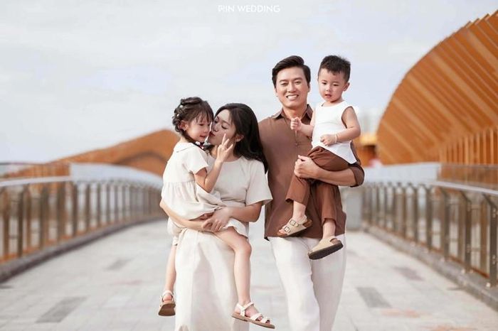  Diễn viên Quách Ngọc Tuyên dành trọn 1 tháng đưa vợ con đi xuyên Việt.