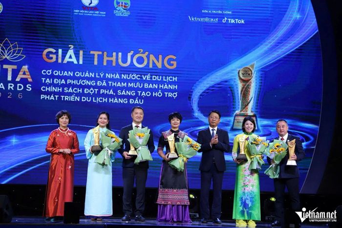 Đại diện các cơ quan quản lý được vinh danh