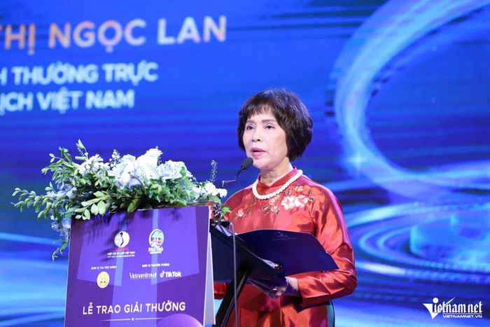Bà Cao Thị Ngọc Lan, Phó Chủ tịch Thường trực Hiệp hội Du lịch Việt Nam phát biểu khai mạc lễ trao giải VITA Awards 2026