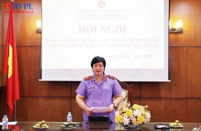  Đồng chí Mai Thị Nam, Ủy viên Ban Chấp hành Đảng bộ, Vụ trưởng Vụ 12 phát biểu chỉ đạo tại Hội nghị.
