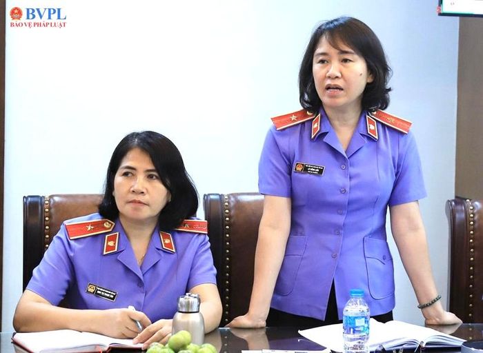  Đồng chí Lê Hồng Liên, Phó Vụ trưởng Vụ 12, VKSND tối cao phát biểu.
