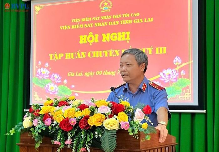  Đồng chí Lê Trung Hưng - Viện trưởng VKSND tỉnh Gia Lai phát biểu kết luận, chỉ đạo.