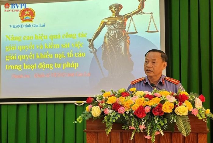  Đồng chí Nguyễn Đình Xuân – Chánh Thanh tra trình bày chuyên đề tại hội nghị.