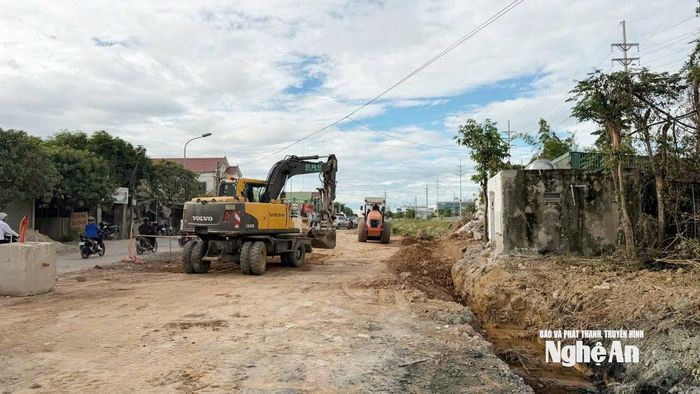 Mặt bằng thi công dự án Nâng cấp đường Tỉnh 542E từ điểm giao với Quốc lộ 46 đến điểm giao với đường 72m. Ảnh: Thái Dương