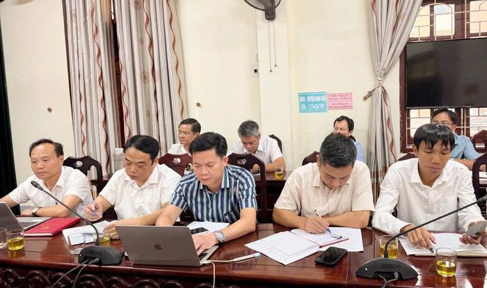 Lãnh đạo các xã dự buổi làm việc. Ảnh: Thái Dương