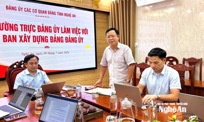 Đồng chí Trần Quang Hòa - Phó Bí thư Đảng ủy phát biểu tại buổi làm việc.