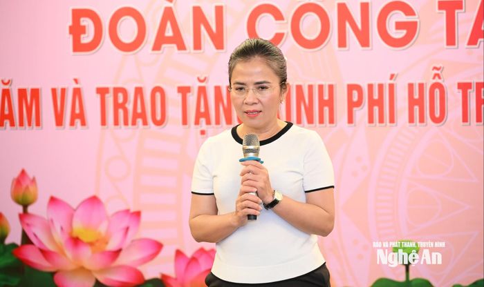 Đồng chí Võ Thị Minh Sinh - Phó Bí thư Tỉnh ủy, Chủ tịch Ủy ban MTTQ Việt Nam tỉnh Nghệ An phát biểu tại buổi lễ. Ảnh: Thành Cường