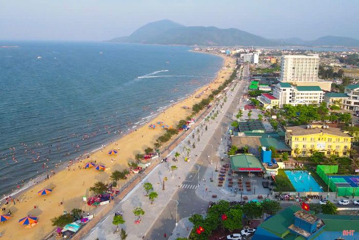 Từ một bãi biển hoang sơ, ngày nay KDL Thiên Cầm trở thành điểm đến thu hút hơn 1 triệu lượt khách/năm.