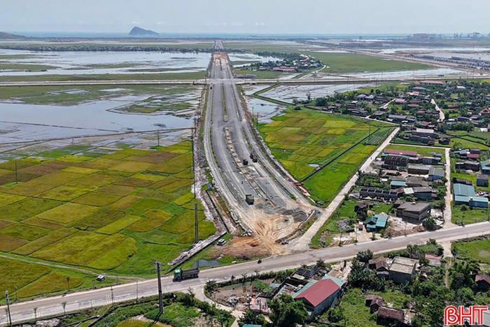 Hạ tầng tiếp tục phải “đi trước” một bước, những tuyến đường chiến lược được đầu tư hoàn thiện sẽ tạo nền tảng kết nối, mở quỹ đất và thu hút các dự án động lực.