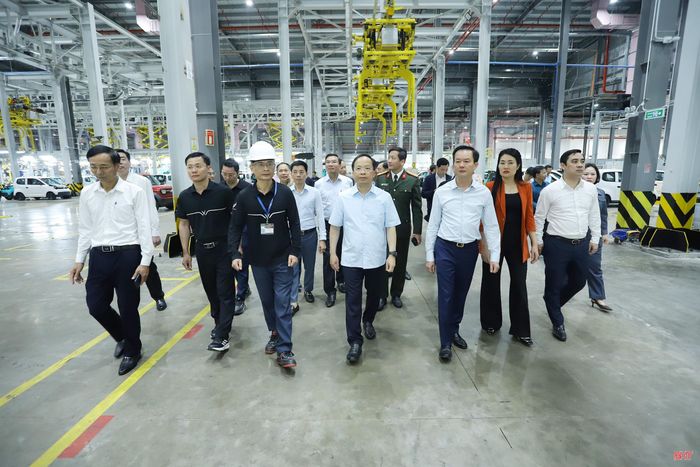  Bí thư Tỉnh ủy Nguyễn Duy Lâm kiểm tra các dự án trọng điểm tại Khu kinh tế Vũng Áng. 