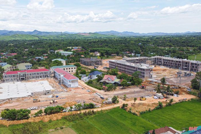 Công trình hoàn thành sẽ bảo đảm điều kiện tốt để học sinh vùng biên có cơ sở vật chất khang trang bước vào năm học mới.