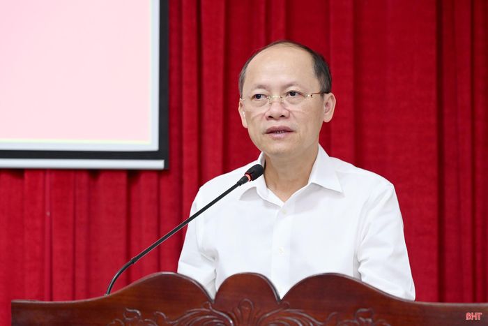 Đồng chí Nguyễn Hồng Lĩnh - Phó Bí thư Thường trực Tỉnh ủy, Chủ tịch HĐND tỉnh, Bí thư Đảng ủy CCQ Đảng tỉnh phát biểu chỉ đạo tại hội nghị.