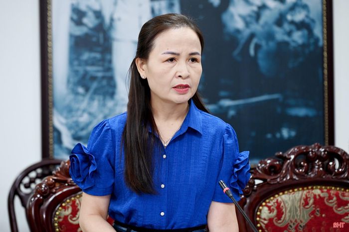 Đồng chí Nguyễn Thị Lệ Hà - Phó Bí thư Đảng ủy, Phó Chủ tịch Ủy ban MTTQ tỉnh, Chủ tịch Hội LHPN tỉnh phát biểu tại hội nghị.