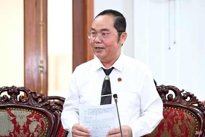 Đồng chí Trần Ngọc Sơn - Bí thư Đảng ủy, Chánh án Tòa án Nhân dân tỉnh phát biểu tại hội nghị.