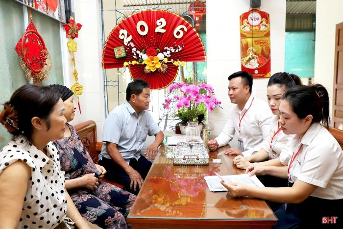 Ngay sau khi ra mắt, Tổ "Dịch vụ công lưu động" đã đến tận nhà của người dân để thực các thủ tục hành chính mà người dân đã đăng ký.