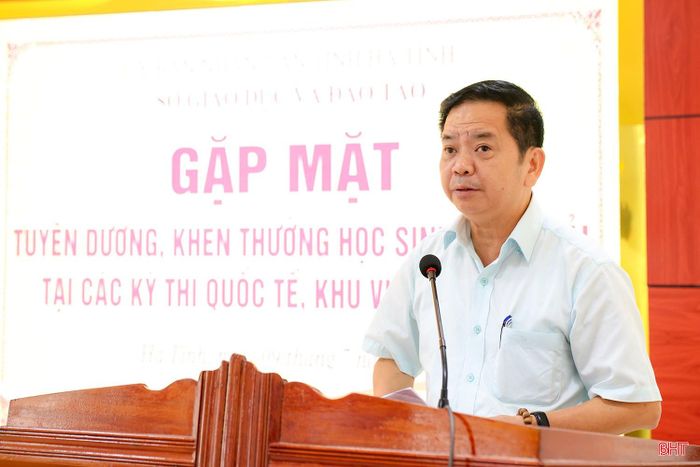 Đồng chí Bùi Nhân Sâm - Giám đốc Sở Giáo dục và Đào tạo phát biểu.