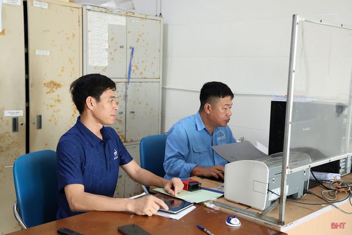 Ban Quản lý Các cảng cá và khu neo đậu tránh trú bão tàu cá tỉnh chú trọng theo dõi hoạt động tàu thuyền qua hệ thống giám sát tàu cá.