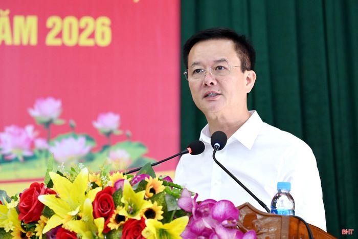 Đồng chí Trần Báu Hà - Phó Chủ tịch Thường trực UBND tỉnh, Phó Bí thư Thường trực Đảng ủy UBND tỉnh phát biểu kết luận hội nghị.