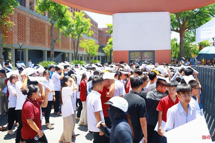 Kỳ thi vào lớp 10 THPT ở Hà Tĩnh diễn ra vào ngày 25 và 26/5 với hơn 21.000 thí sinh tham gia.