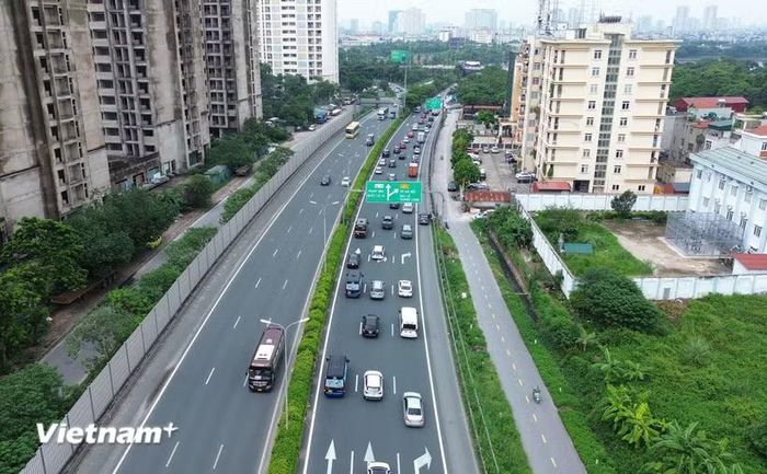 Phương tiện lưu thông trên cao tốc Pháp Vân-Cầu Giẽ. (Ảnh: Hoài Nam/Vietnam+)