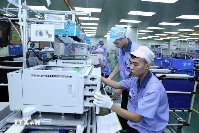 Công ty TNHH Công nghiệp chính xác EVA, vốn đầu tư của Hong Kong (Trung Quốc) tại khu công nghiệp, đô thị VSIP Hải Phòng, chuyên sản xuất linh kiện điện tử cho máy văn phòng. (Ảnh: Danh Lam/TTXVN)