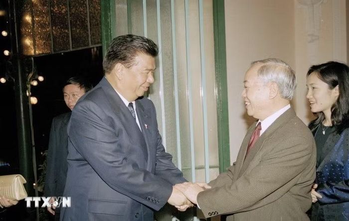 Chủ tịch Quốc hội Nguyễn Văn An tiếp Chủ tịch Thượng viện Philippines Fran Klin M.Drilon (5/4/2004). (Ảnh: Nguyễn Khang/TTXVN)