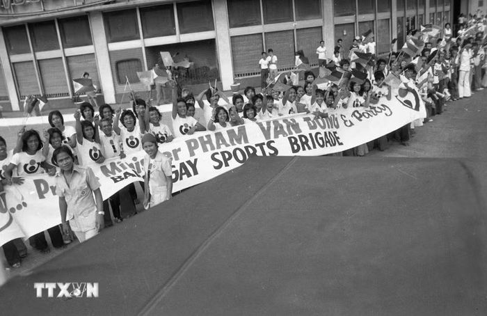 Nhân dân Philippines nồng nhiệt đón chào Thủ tướng Phạm Văn Đồng thăm chính thức Philippines (1978). (Ảnh: Xuân Lâm/TTXVN)