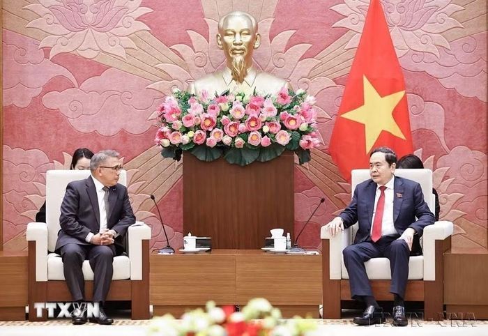 Chủ tịch Quốc hội Trần Thanh Mẫn tiếp Đại sứ Đặc mệnh toàn quyền Cộng hòa Philippines Meynardo Los Banos Montealegre đến chào từ biệt nhân dịp kết thúc nhiệm kỳ công tác tại Việt Nam. (Ảnh: Doãn Tấn/TTXVN)