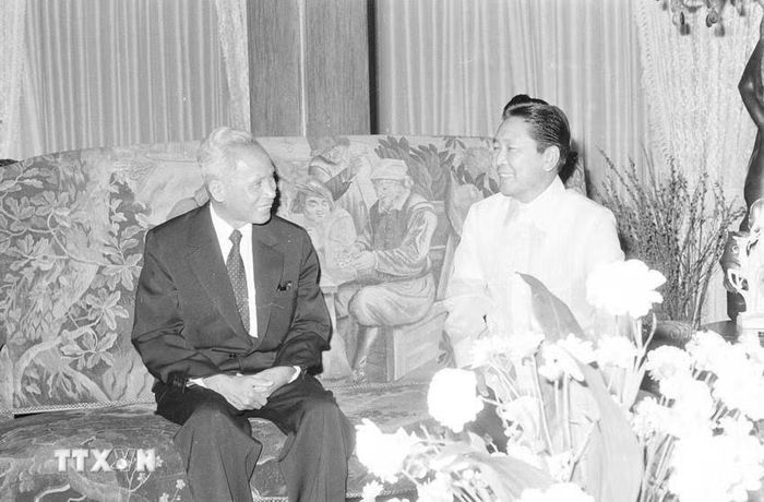 Thủ tướng Philippines Ferdinand Marcos hội đàm với Thủ tướng Phạm Văn Đồng thăm chính thức Philippines (17/9/1978). (Ảnh: Xuân Lâm/TTXVN)