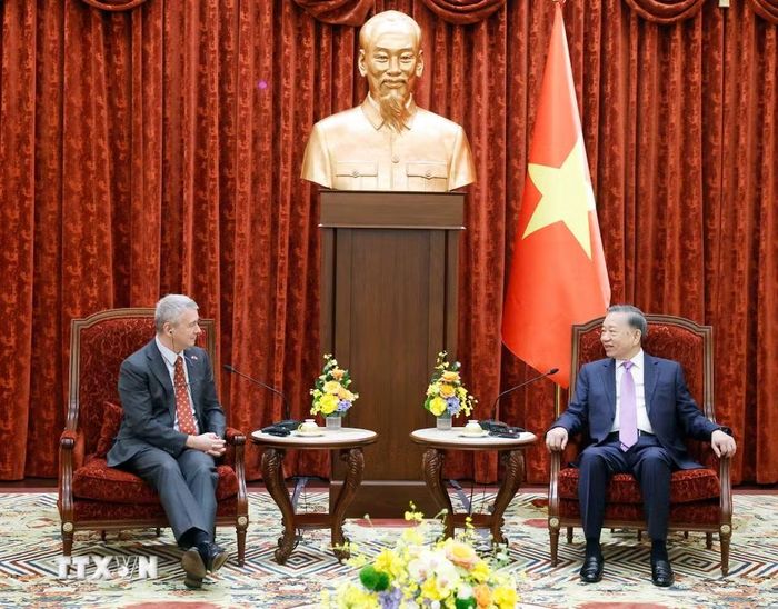 Tổng Bí thư, Chủ tịch nước Tô Lâm tiếp Đại sứ Vương quốc Bỉ Karl Van Den Bossche chào từ biệt kết thúc nhiệm kỳ công tác. (Ảnh: Thống Nhất/TTXVN)