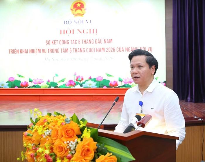 Ông Phan Trung Tuấn, Vụ trưởng Vụ Chính quyền địa phương (Bộ Nội vụ) phát biểu tại hội nghị. (Ảnh: VG/Vietnam+)