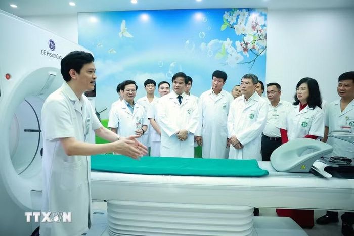 Thủ tướng Lê Minh Hưng thăm, kiểm tra công tác khám, chữa bệnh của Bệnh viện Bạch Mai cơ sở Ninh Bình. (Ảnh: Dương Giang/TTXVN)