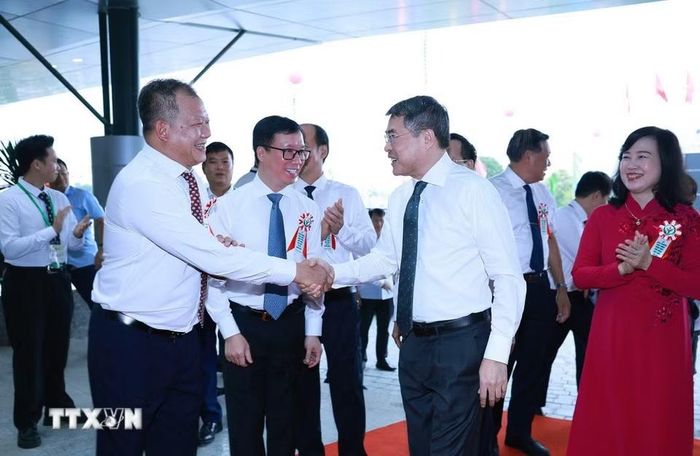 Thủ tướng Lê Minh Hưng đến dự Lễ khai trương hoạt động Bệnh viện Hữu nghị Việt Đức tại phường Liêm Tuyền, tỉnh Ninh Bình. (Ảnh: Dương Giang/TTXVN)
