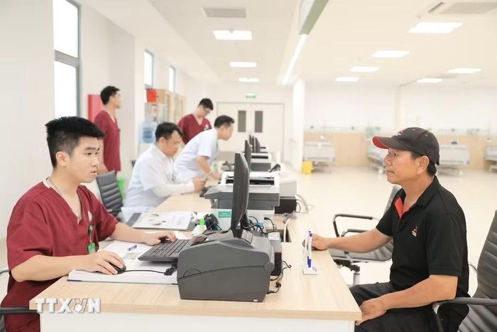Đón tiếp bệnh nhân tại Bệnh viện Hữu nghị Việt Đức cơ sở Ninh Bình. (Ảnh: TTXVN/Vietnam+)